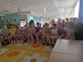 «Шли девчата по войне» «Шли девчата по войне».